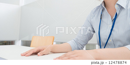 デスクワーク 12478874