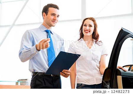 Consultant in the showroom and the buyer 12482273