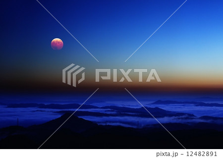 月食と雲海８０８５ 12482891