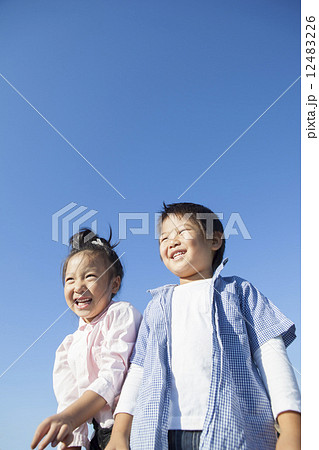 青空と元気な子供たち 青空と元気な子供たち 12483226