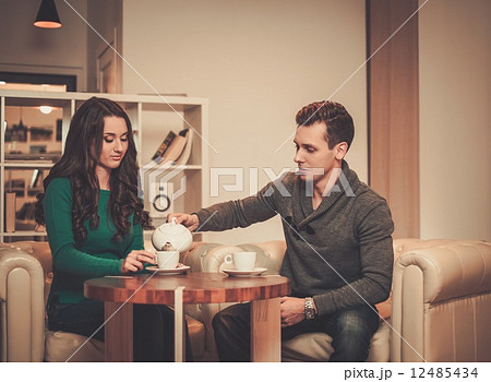 Young couple drinking coffee during discussion 12485434