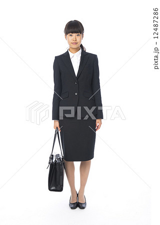 リクルートスーツの女性 リクルートスーツの女性 12487286