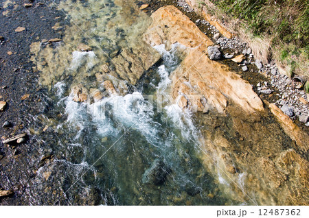 泥岩の川底 12487362