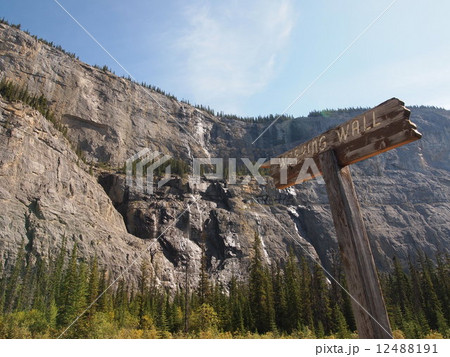 カナダ　バンフ　すすり泣く壁 12488191