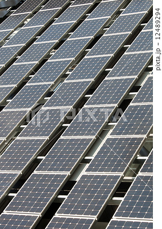 大規模な太陽光発電施設 大規模な太陽光発電施設 12489294