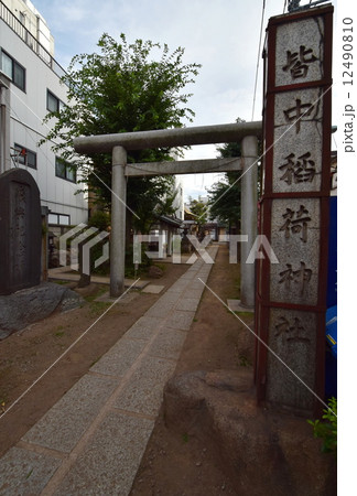 皆中稲荷神社　鳥居 （ 旧・社号標 ）　2014年8月　（ 皆中神社 ）　東京都 新宿区 百人町 12490810
