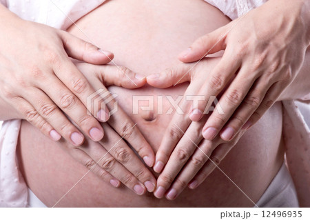 Lovely pregnant with her husband used hand touched torso Lovely pregnant with her husband used hand touched torso 12496935