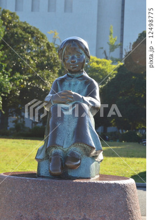 赤い靴履いてた女の子 の像 山下公園 神奈川県横浜市中区 の写真素材