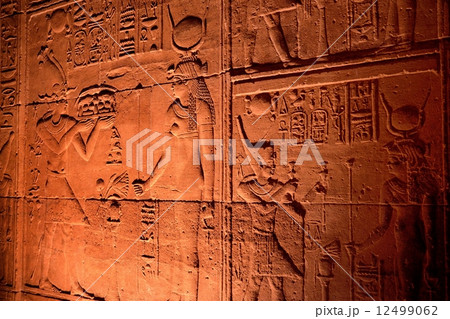 フィラエ・イシス神殿のレリーフ 12499062