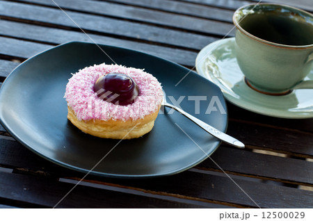 delicious  doughnut  on the disk 12500029