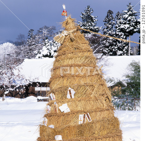 会津火祭りのたいまつ 12501091