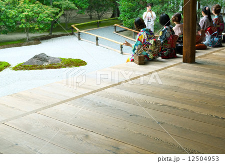建仁寺　庭園「大雄苑」にて 12504953