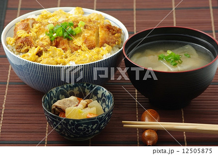 カツ丼定食 カツ丼定食 12505875