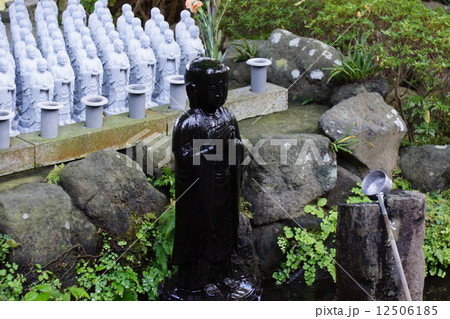 鎌倉長谷寺の水掛地蔵の写真素材