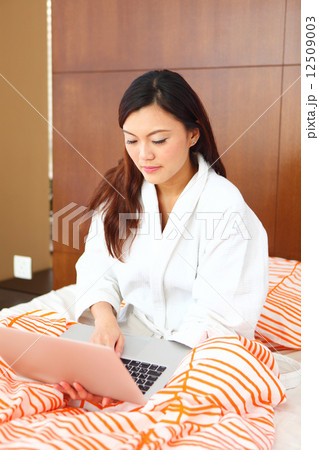 Young Women, Home, Resort, Hotel, apartment, Condo, Lifestyle, playful, tablet, Laptop, siting, bed Young Women, Home, Resort, Hotel, apartment, Condo, Lifestyle, playful, tablet, Laptop, siting, bed 12509003