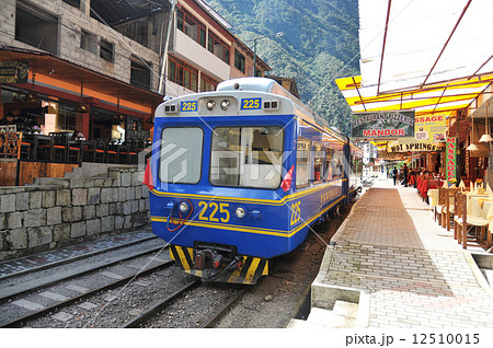 ペルー　マチュピチュ村　列車 12510015