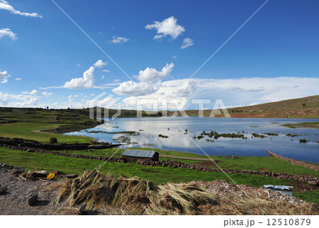 ペルー プーノ シユスタニ遺跡 ウマヨ湖 ペルー プーノ シユスタニ遺跡 ウマヨ湖 12510879