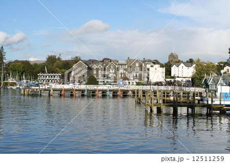 イギリス湖水地方　ウインダミア湖  ボウネスの街 12511259