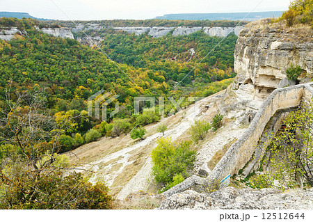 gorge mariam dere and wall of chufut kale town gorge mariam dere and wall of chufut kale town 12512644