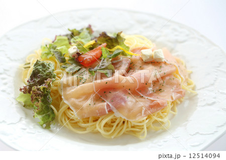 生ハムとバジルソースのパスタ 冷麺 生ハムとバジルソースのパスタ 冷麺 12514094