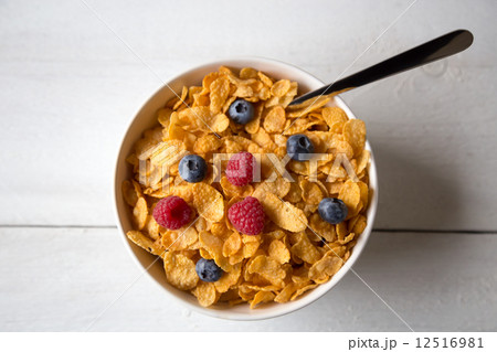 Cornflakes in a bowl 12516981