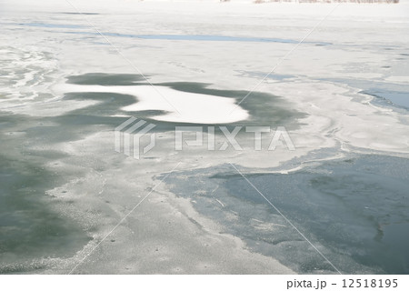 冬の石狩川 12518195