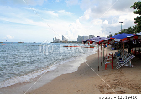 パタヤビーチ 12519410