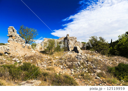 Old disintegrate stone cottage 12519959