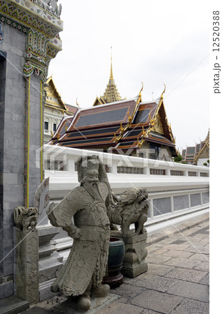 タイの王宮寺院 12520388