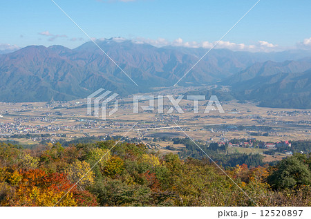 魚沼スカイライン・十日町展望台からの眺め1 12520897