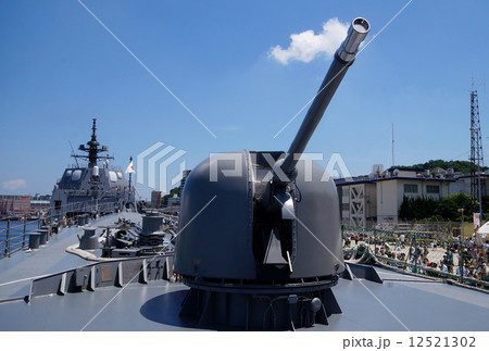 護衛艦 ゆうぎり　主砲・単装速射砲　（ 海上自衛隊 横須賀基地 ） 12521302