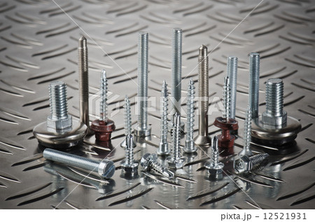Varied screws and bolts, close up Varied screws and bolts, close up 12521931