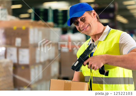 worker scans package in warehouse of forwarding 12522103