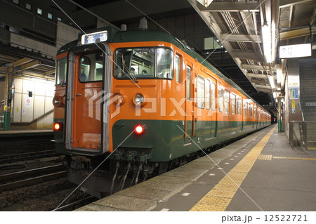 信越本線115系(湘南色:直江津⇔長岡) 信越本線115系(湘南色:直江津⇔長岡) 12522721