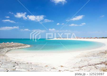 沖縄の海・豊崎美らSUNビーチ 12523097