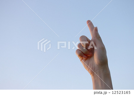 上方向を指す指 12523165