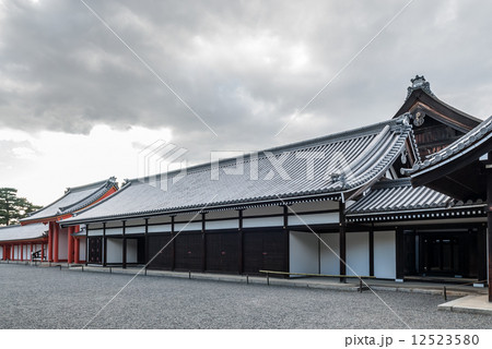 京都御所　日華門と大臣宿所 12523580