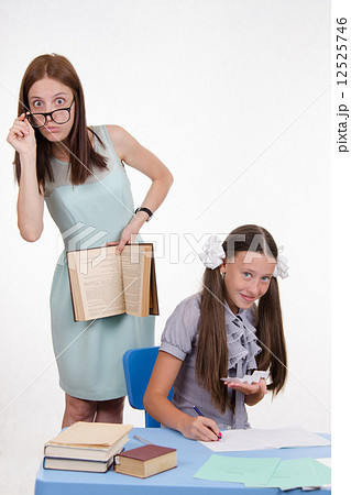 Trainee withdraws from a cheat sheet for the exam 12525746