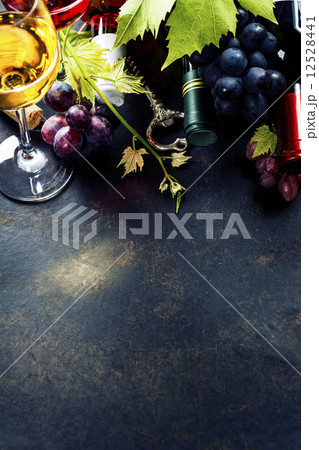 Wine and grape 12528441