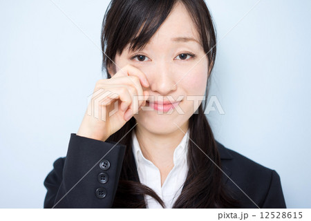 泣く女性 泣く女性 12528615
