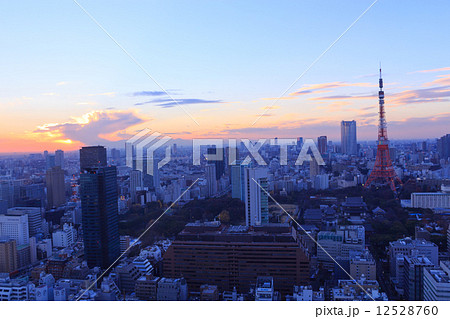 東京の夕景と東京タワー 2020年オリンピックイルミネーション 東京の夕景と東京タワー 2020年オリンピックイルミネーション 12528760
