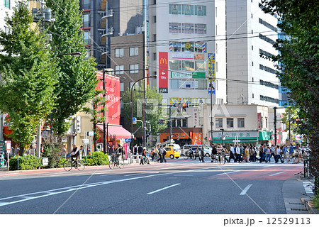 靖国通りと白山通りが交わる神保町交差点 東京都千代田区 の写真素材