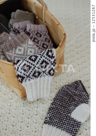 手編みの手袋 12531267