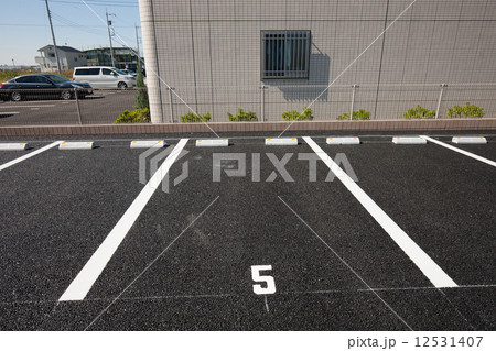 屋外の平置き駐車場 12531407