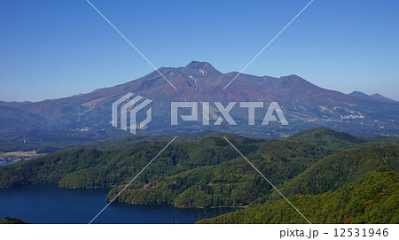 妙高山と野尻湖の錦秋 12531946