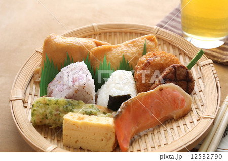 おにぎりのお弁当 イメージ おにぎりのお弁当 イメージ 12532790