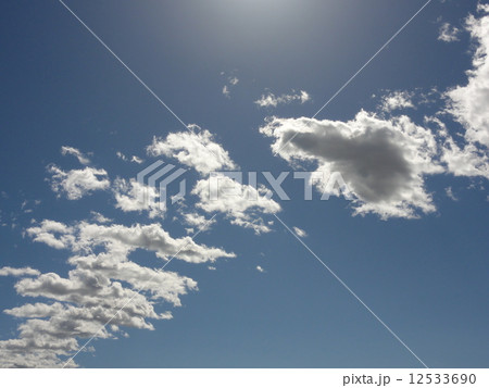 綿雲と紺碧の空 12533690