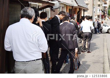 サラリーマンの行列 サラリーマンの行列 12533866
