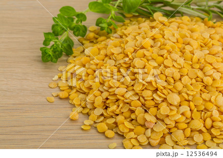 Raw yellow lentils 12536494