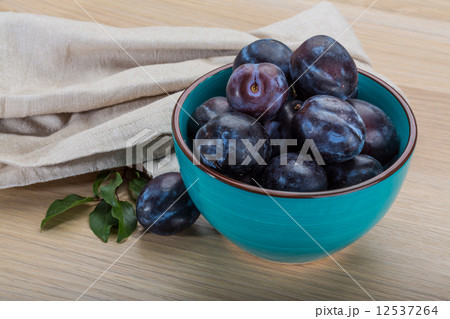 Ripe fresh plum Ripe fresh plum 12537264